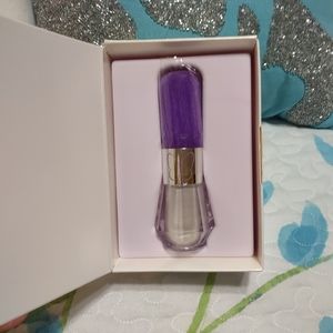 Mariah Carey shimmer powder brush